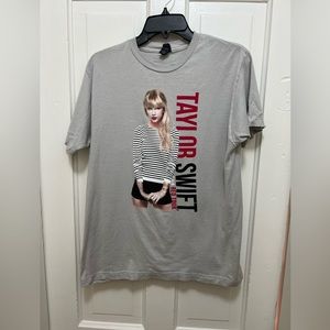 TAYLOR SWIFT T-SHIRT